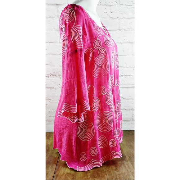 Esley Pink Top/Tunic with White Embroidery Design; Scalloped Hem ~ Size Medium - Picture 3 of 5